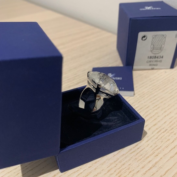 Swarovski 1808434 Cushion Cut Crystal Ring Rare - Picture 5 of 7